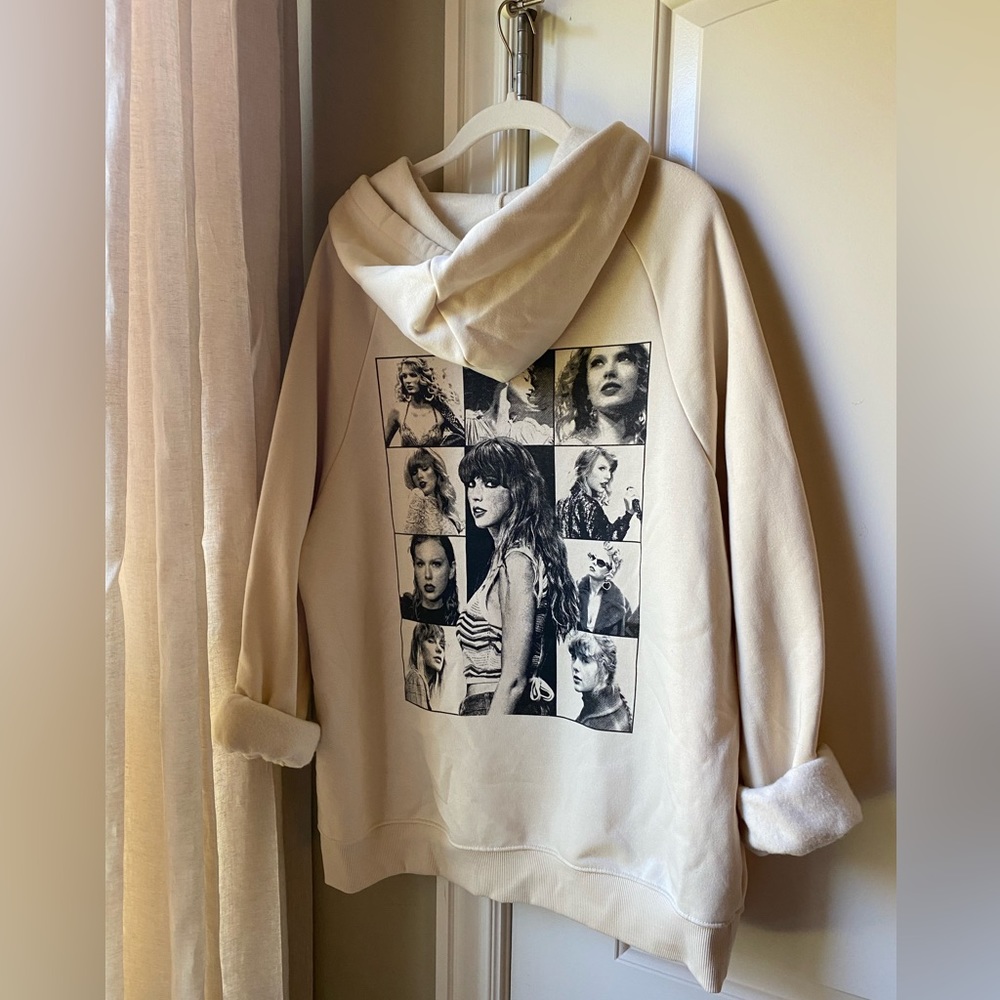 Taylor Swift Eras Tour official merch, Size M